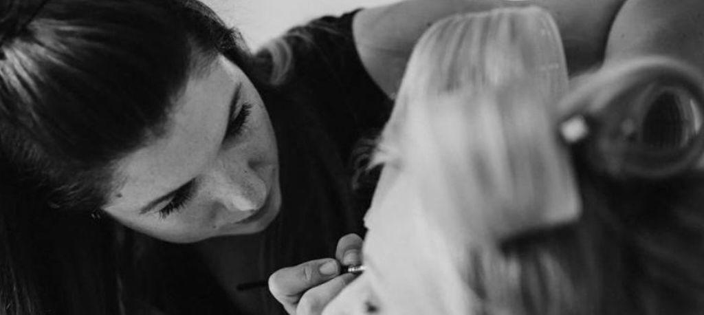 Adrienne bei der Arbeit – Styling im Detail